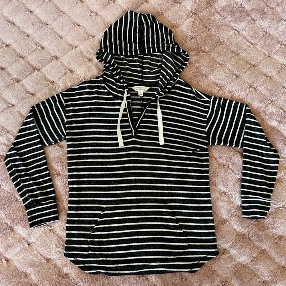 Long sleeve hooded shirt from market spruce
